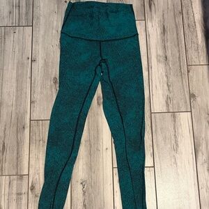 lululemon athletica high waisted green and Black wunder under Leggings size 6